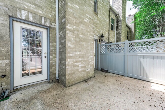 Building Photo - 6000 Reims Rd