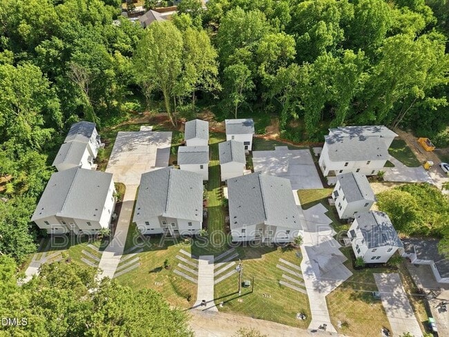 Building Photo - 2813 Wilcox Pl