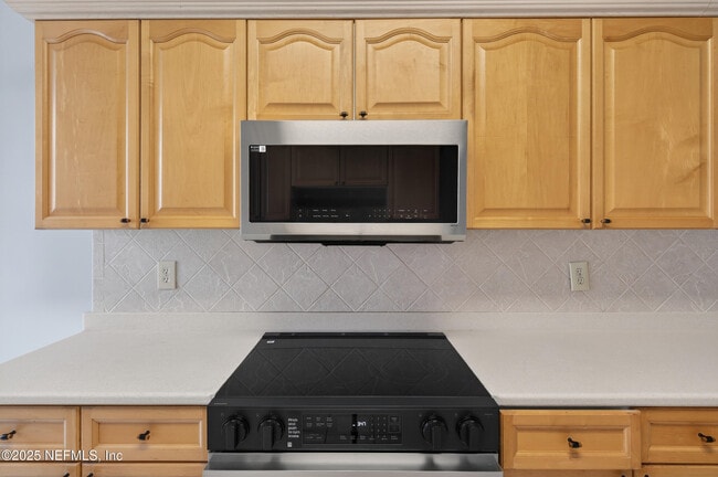 Building Photo - 400 E Bay St