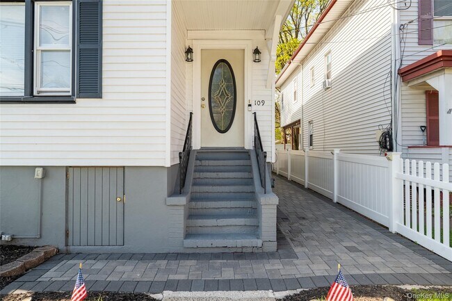 Building Photo - 109 Broadway