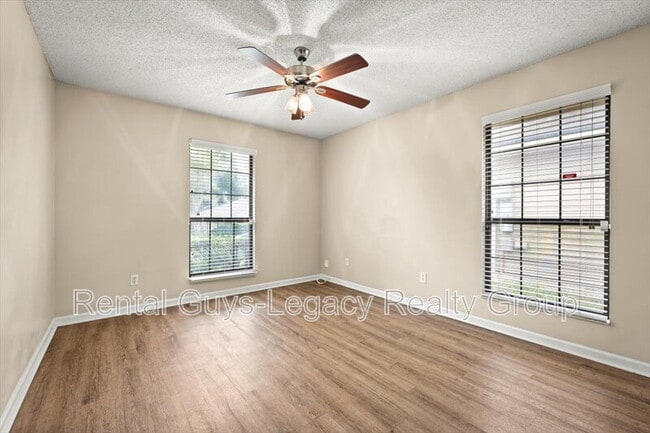 Building Photo - 3956 Hollows Dr