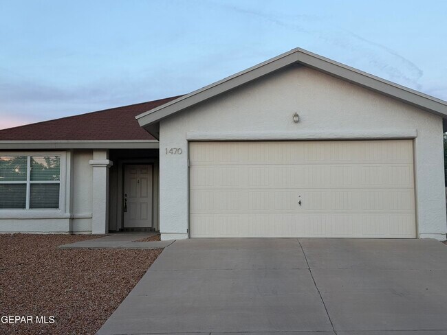 Building Photo - 1470 Senda Del Sol Ln