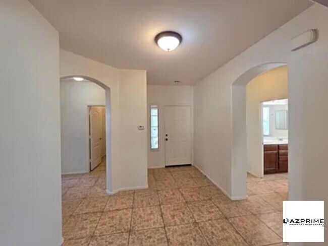 Building Photo - Bright &amp; Cozy Family Home for Rent in ...