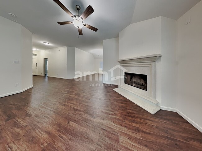 Building Photo - 232 Country Crossing Cir