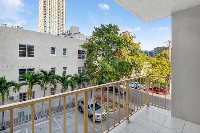 Building Photo - 500 NE 26th St