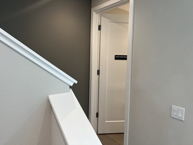 Building Photo - 15104 Shore Dr