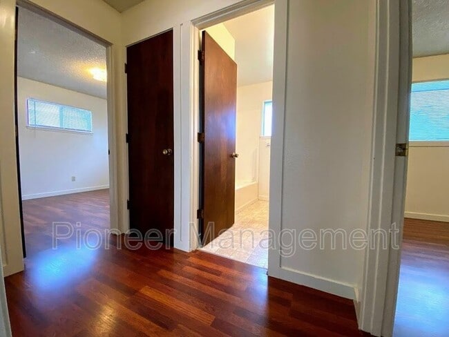 Building Photo - 208 Hawthorne St