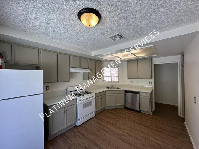 Building Photo - 1219 E Ave R7