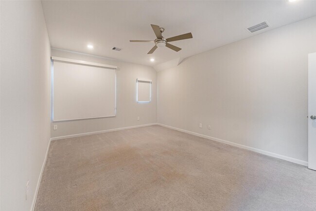 Building Photo - 2123 Rosewood Pnes Ln