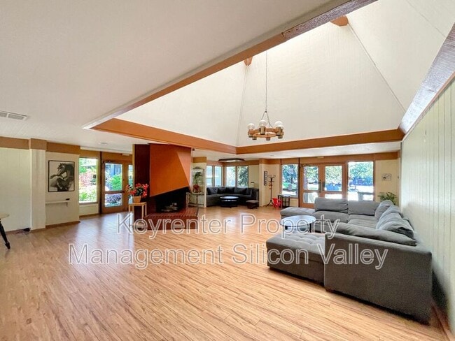 Building Photo - 151 Buckingham Dr