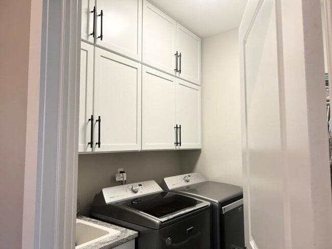 Building Photo - 1285 Sweet Grass Trail N