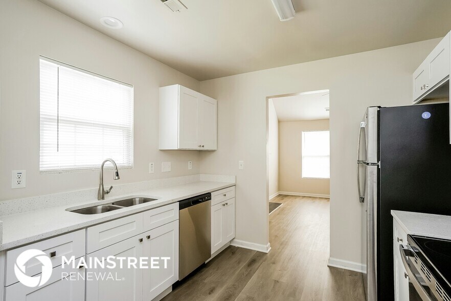 Building Photo - 5323 Landreaux Dr