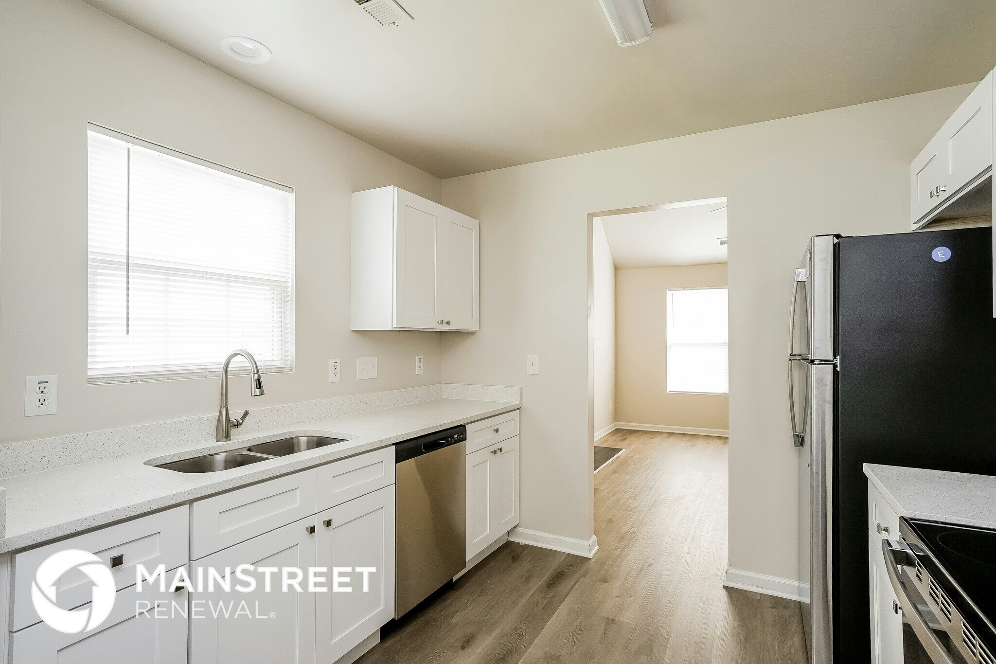 Building Photo - 5323 Landreaux Dr