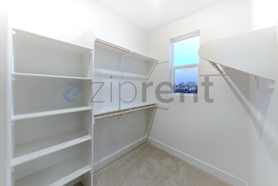 Building Photo - Unit