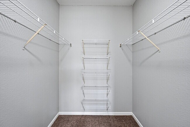 Building Photo - $1,845.95 with $300.00 off the first month's rent, $2 Beds - 2 Bath, Condo in Aurora with in Unit...