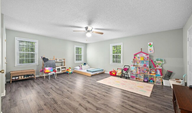 Building Photo - 3312 Shannon Cir