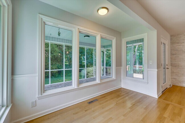 Building Photo - 2111 Huron Dr