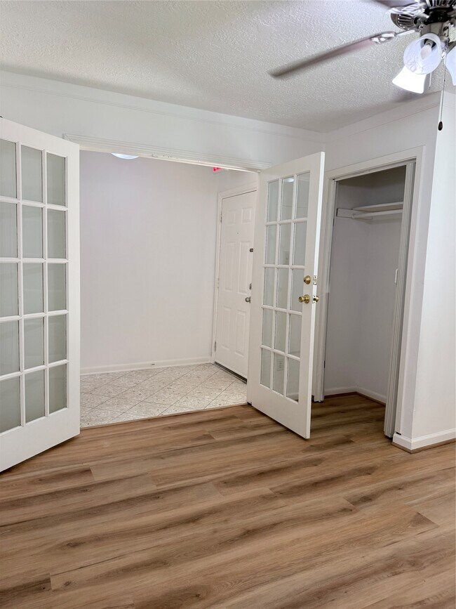 Building Photo - 12214 Corona Ln