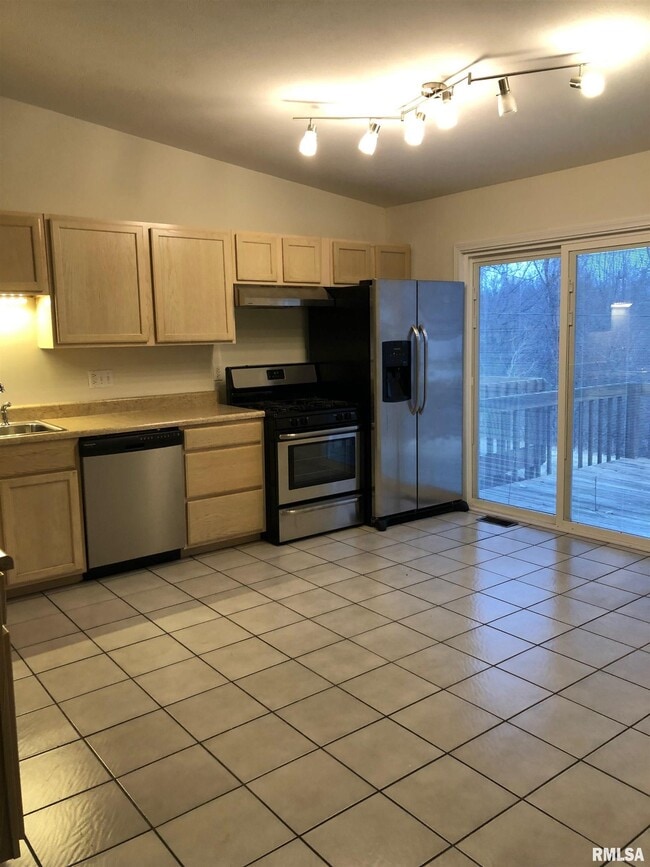 Building Photo - 83 Marchelle Ave
