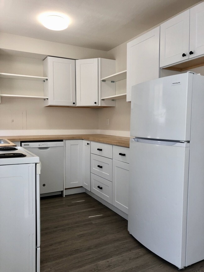Building Photo - 3601 NE 73rd Pl