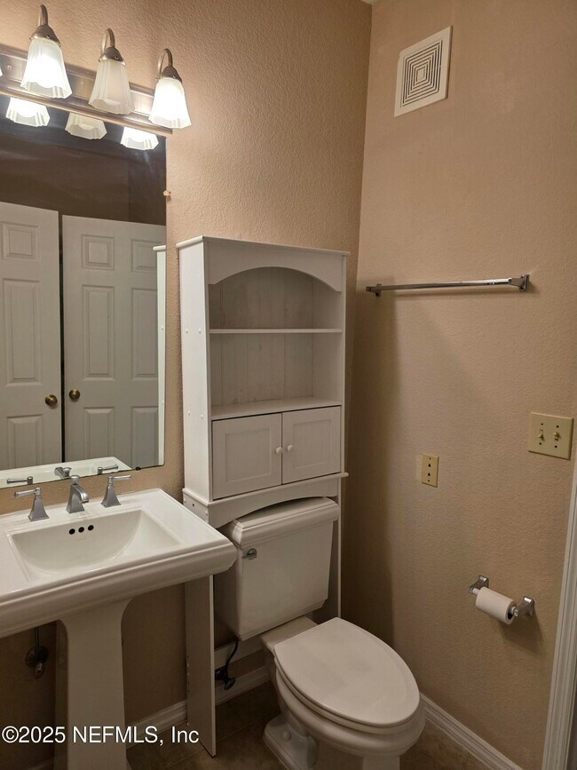 Building Photo - 13810 Sutton Park Dr N
