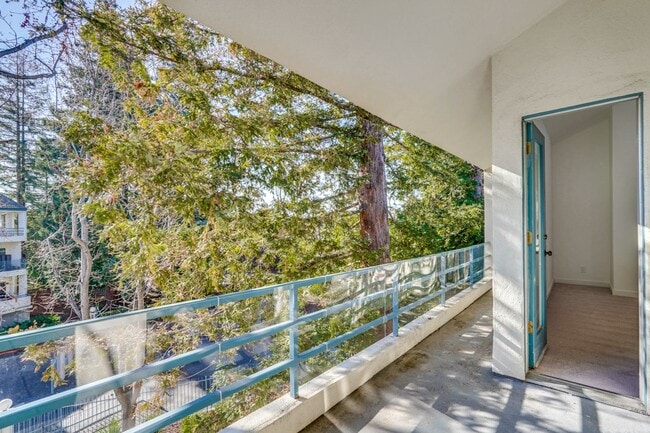 Building Photo - Cozy 1 Bed, 1 Bath Condo