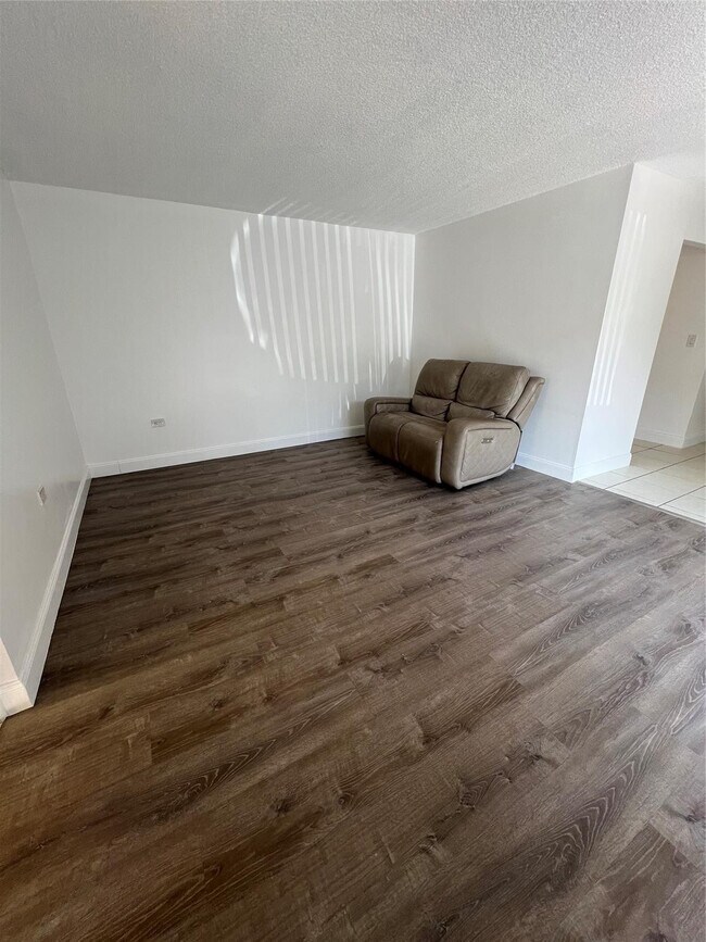 Building Photo - 2797 NE 51st St