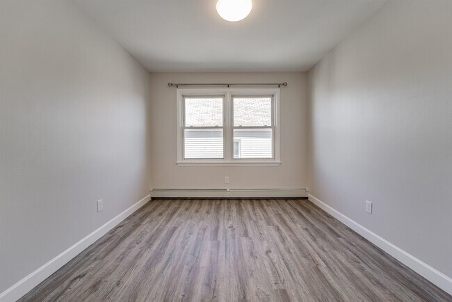 Building Photo - 79 Hoyt St