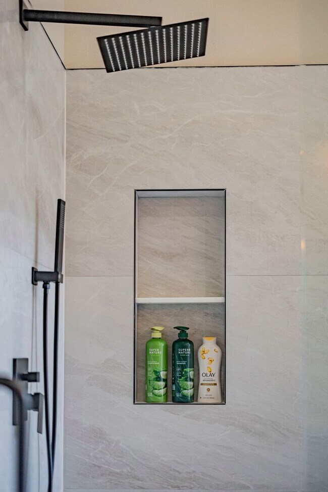 Building Photo - Fully Furnished! Prestige Luxury Single 5b...