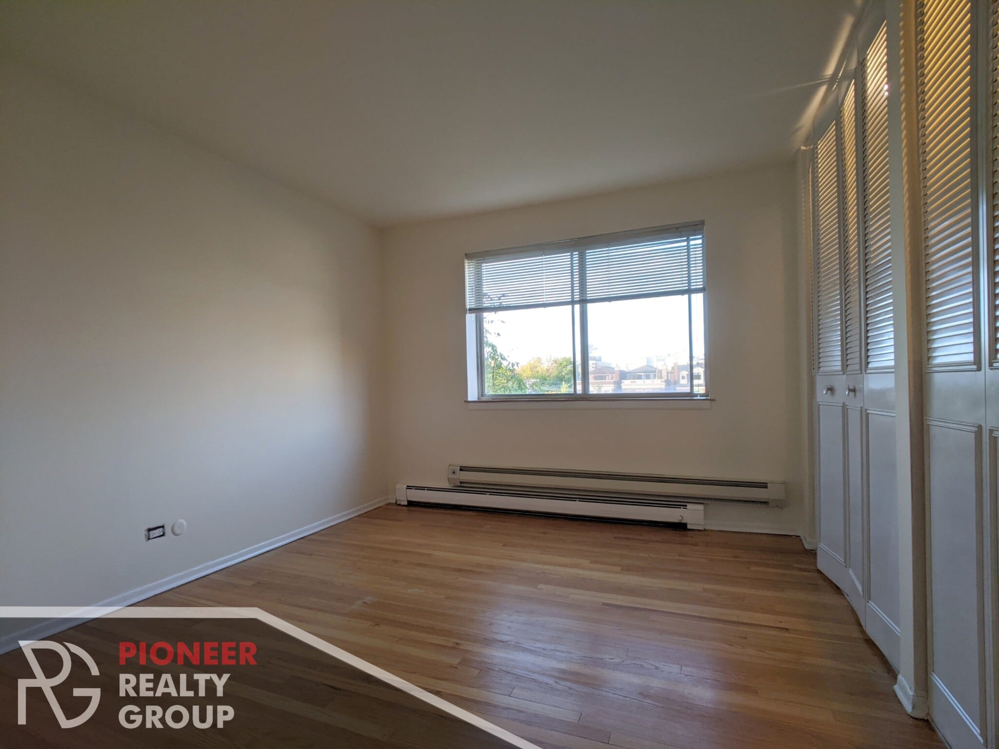 Building Photo - 665 W Wrightwood Ave