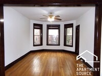 Building Photo - 1458 W Catalpa Ave