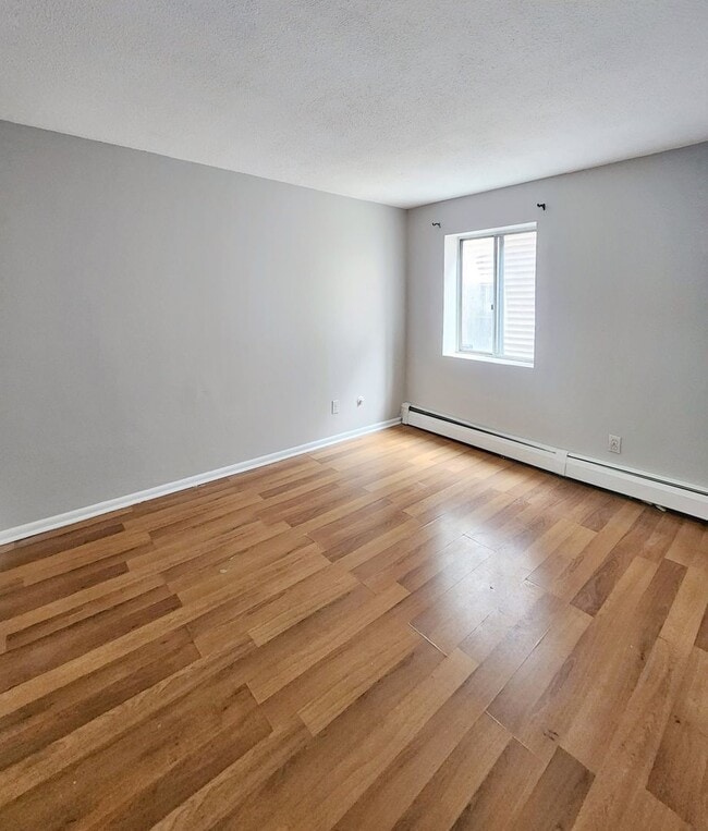 Building Photo - Heat and hot water included! 2 bed condo n...