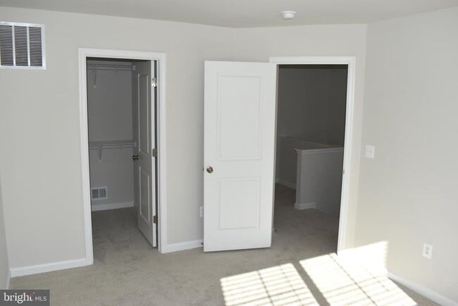 Building Photo - 224 Swan Fld Ave