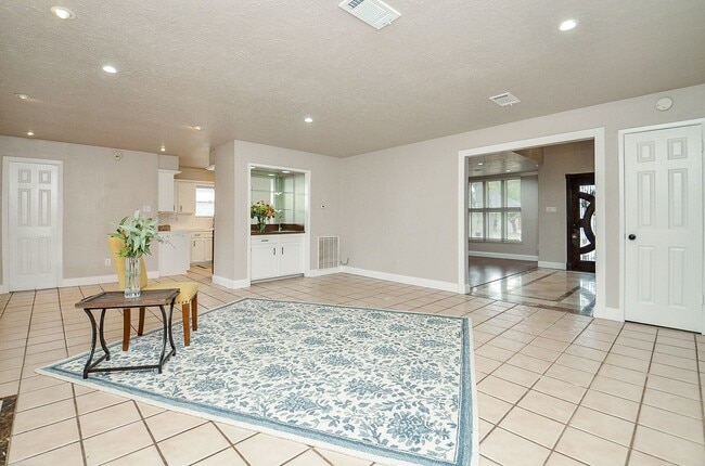 Building Photo - 2407 Sugar Mill Dr