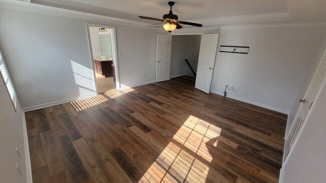 Building Photo - The 5 Bedroom You've Been Looking For!!