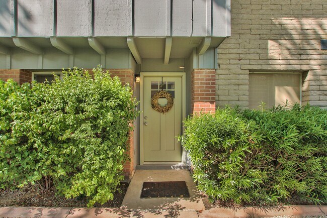 Building Photo - 6165 N Granite Reef Rd