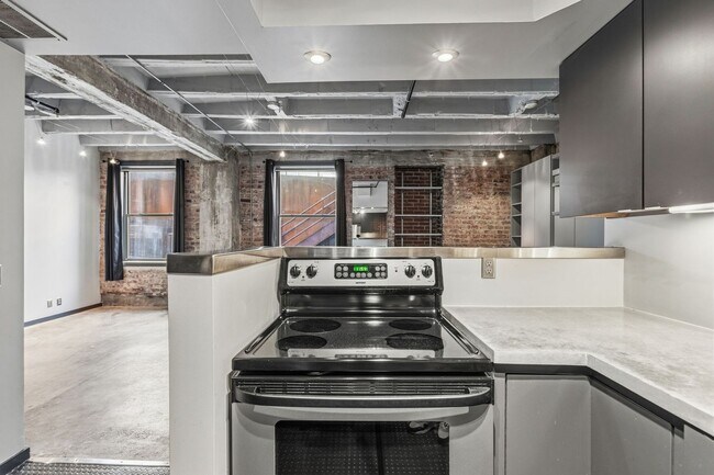 Building Photo - Unit #303 - The Regis Condos | Downtown Omaha