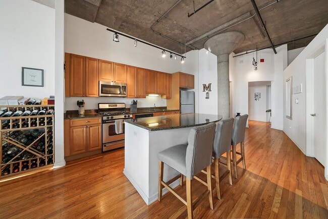 Building Photo - 900 N Kingsbury St