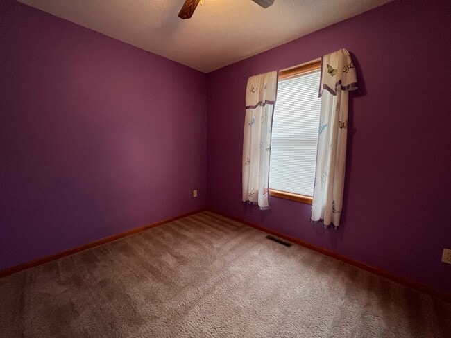 Building Photo - Gorgeous 5 Bed, 2.5 Bath Single-Family Home!