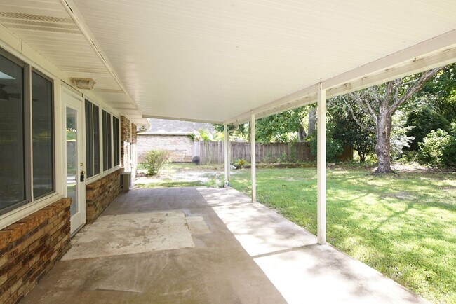 Building Photo - 211 Brian Cir