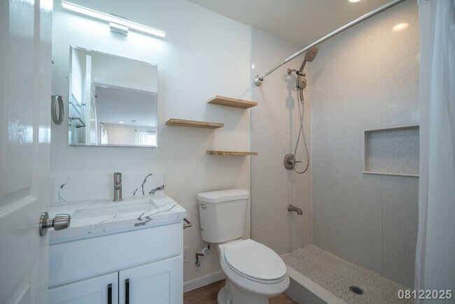 Building Photo - $4900 4BR/2.5BA Ewa Beach Unit - Energy Ef...