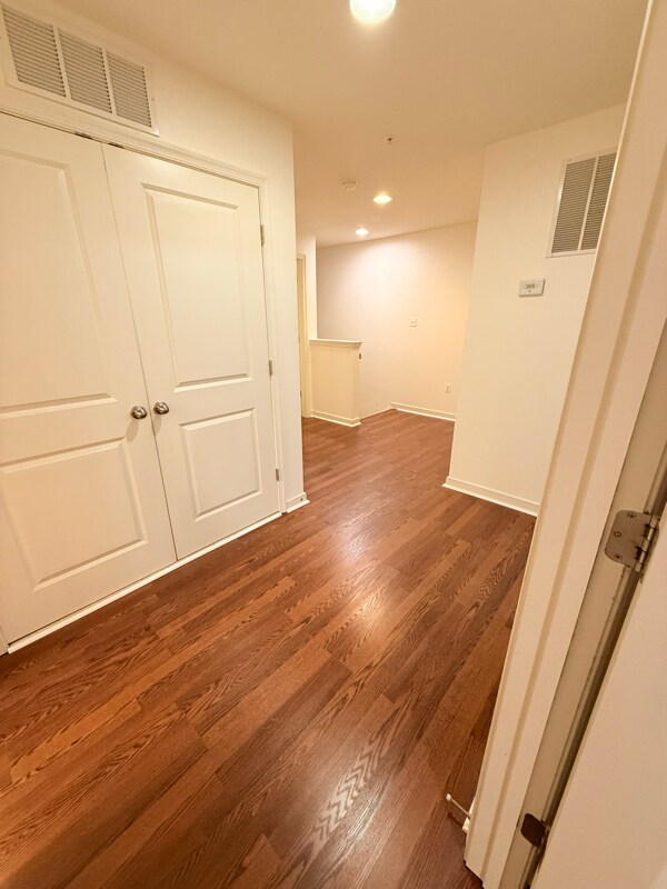 Building Photo - 675B E Church St