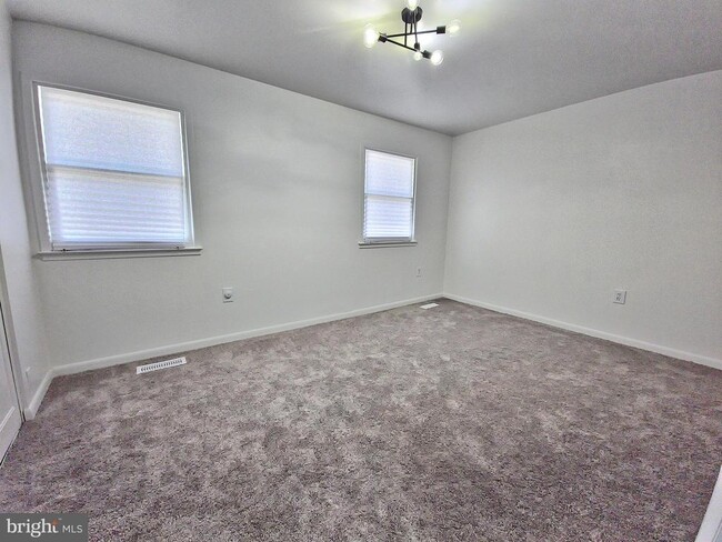 Building Photo - 14632 Earlham Ct