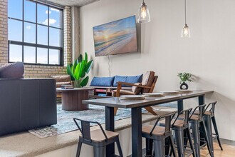 Building Photo - 718 N Washington Ave