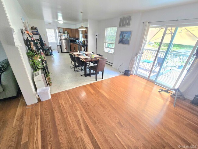 Building Photo - 21 Bentay Dr