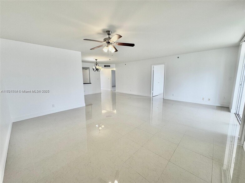 Building Photo - 3150 W Rolling Hills Cir