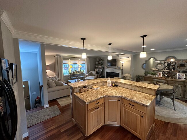 open living area - 7 Yandow Dr