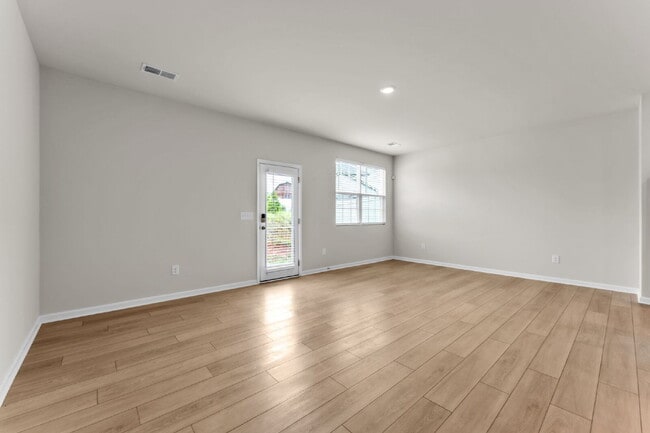 Building Photo - Stylish 3BR/2.5BA Craftsman Townhome with Modern Finishes in Pendleton! $1,700/mo rent