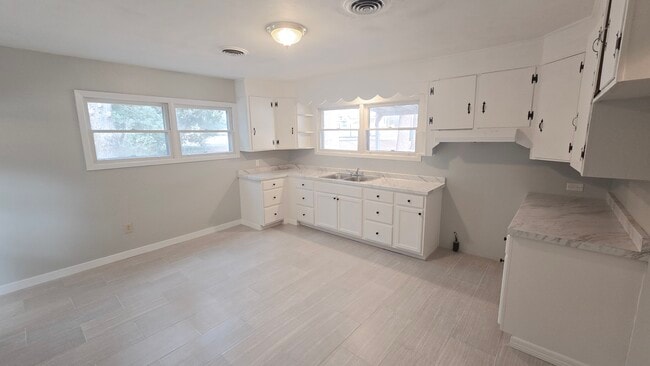 Building Photo - 1384 Aldrich St NE