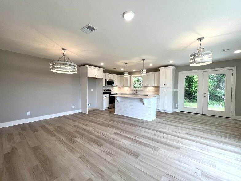 Building Photo - 710 Hollie Way